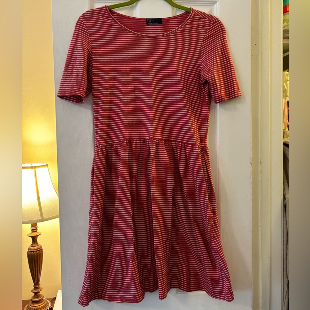 GAP XS women’s red striped dress
